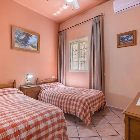 Puente Piedra Country house *