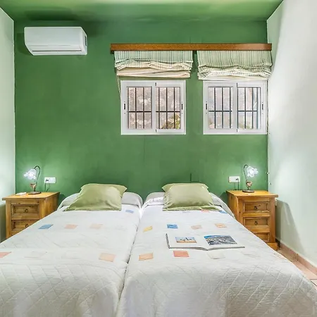 Puente Piedra Country house *